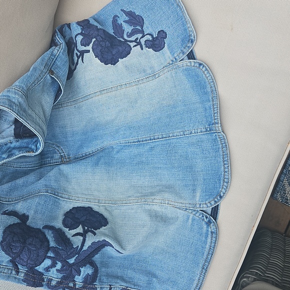 Blue Floral Denim Skirt PILCRO SZ 6 - Picture 3 of 4